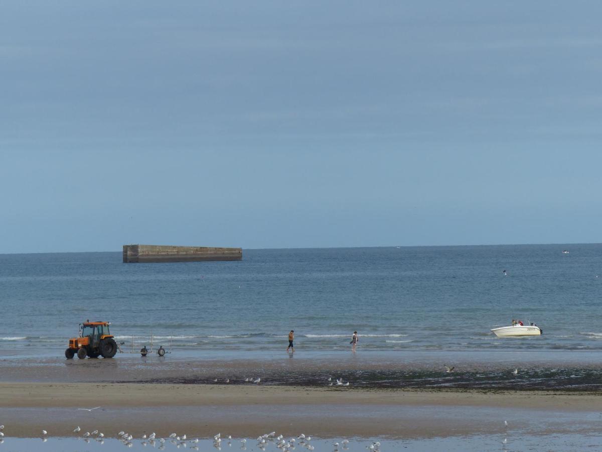 Le Ruban Bleu Face A La Mer Arromanches-les-Bains Exterior foto